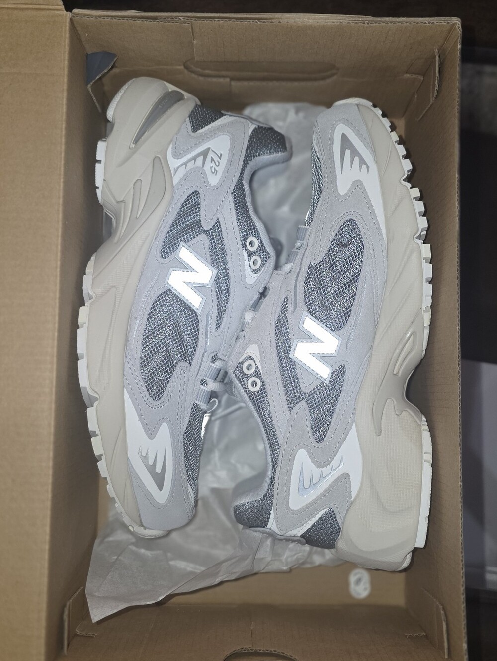 New Balance 725 Light Grey Sneakers NWT